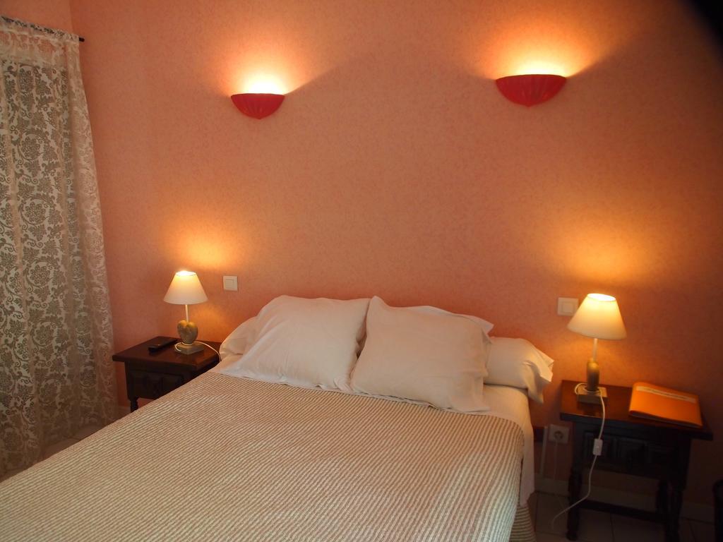 Hotel Emma Calve Millau Room photo