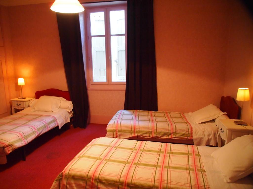 Hotel Emma Calve Millau Room photo